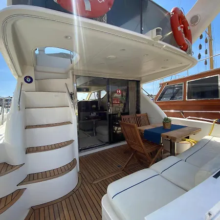 Tekne Lares Yachting Çeşme