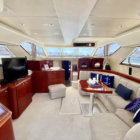 Tekne Lares Yachting