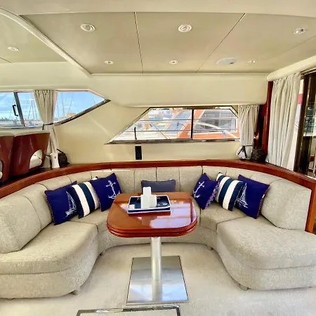 Lares Yachting *